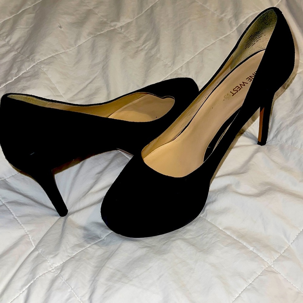 Black suede heels🖤